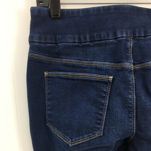 Chico's Slim Leg Capri Pull on Dark Wash Jeans Size 4P EXCELLENT Condition - Picture 4 of 5